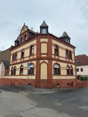 ** Charmante 3-Zimmer-Dachgeschosswohnung mit Spitzboden und Weitblick **