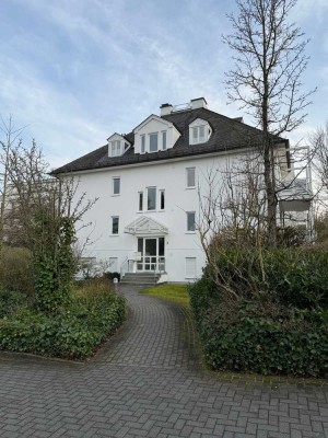 ** WOHNEN IM AUKAMM; GUT GESCHNITTENE, MODERNISIERTE,  HELLE WOHNUNG MIT TERRSSE **
