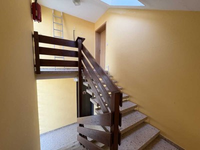 Großzügige Dachgeschosswohnung mit Garten und Garage in Hemhofen
