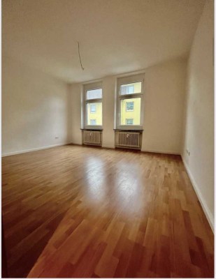 Schöne und helle 2,5 Zimmer Altbau-Wohnung in Ehrenfeld