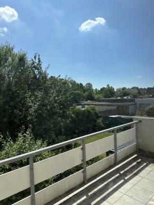 Kaarst | Renovierte 1,5 Zi. mit Balkon · Blick ins Grüne · 1 Min. zur A52 · 10 Min. bis Düsseldorf