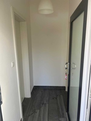 Geschmackvolle, vollständig renovierte 1-Zimmer-Erdgeschosswohnung im Zentrum von Eitorf