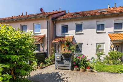 PROVISIONSFREI: gepflegtes RMH aus BJ 2000 mit Garten & Stellplätzen