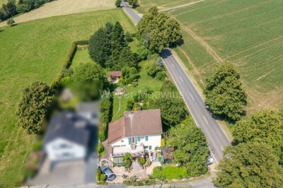 Freistehendes Einfamilienhaus mit Charakter + Potenzial / 2. Bauparzelle auf dem Gartengrundstück