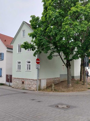 Liebevoll sanierte Hakenhofreite mit Wohn-Scheune, Terasse und Innenhof mit zwei kleinen Häusern