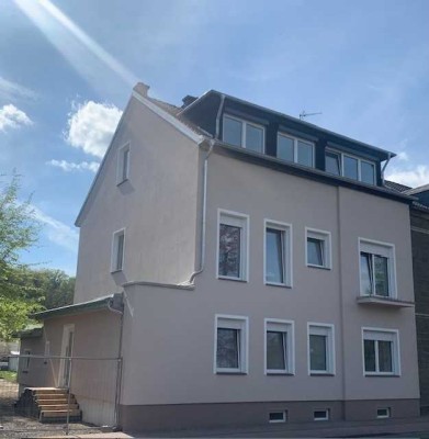 1.OG : Erstbezug nach Sanierung: Helle 3-Zimmer-Wohnung mit Balkon