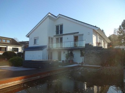 Außergewöhnliches Einfamilienhaus mit geh. Innenausstattung und EBK