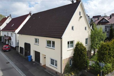 Ehemaliges Bauernhaus mit großer Garage und voller Möglichkeiten für Handwerker und Familien