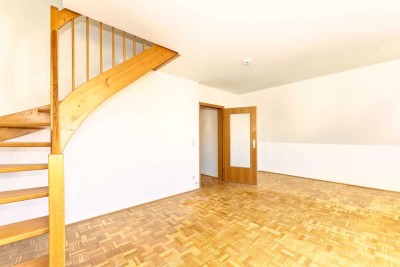 Wohnung über zwei Etagen! Maisonett mit Balkon**! 2ZKB Energetisch saniertes Haus!