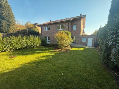 Zwei großzügige Familienwohnungen in moderner Doppelhaushälfte – mit Garten oder Balkon, Garage