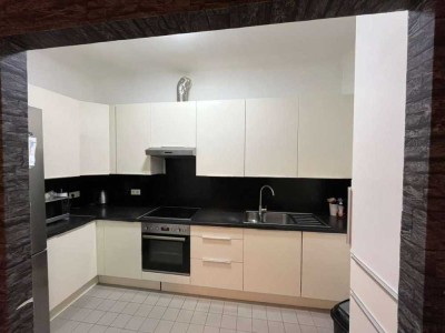 Exklusive, vollständig renovierte 1,5-Zimmer-Wohnung mit EBK in Hof