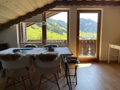 Idyllisch gelegene, neu möblierte 2-Zimmer-DG-Wohnung