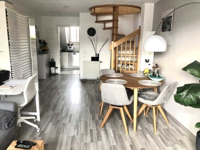 Stilvolle, modernisierte 2-Zimmer-Wohnung mit Balkon und Einbauküche u. TG-Stellplatz in Weinsberg.