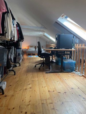 Zweistöckige Wohnung mit Innenhof in optimaler Lage