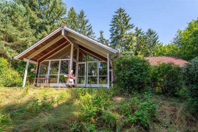 Kapitalanlage mit Potenzial -
Vermieteter, skandinavischer Bungalow mit tollem Naturgrundstück