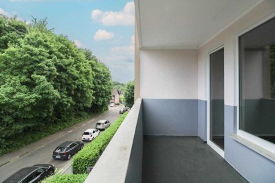 Ihr neues Zuhause: Modernisierte 2-Zimmer-Wohnung mit Tiefgaragenstellplatz in Leverkusen-Schlebusch