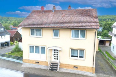 Freistehendes Einfamilienhaus mit großzügigem Grundstück