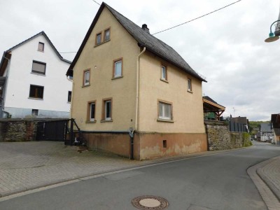 Einfamilienhaus mit großer überdachter Terrasse u. Baugrundstück