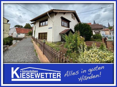 Bungalow mit Werkstatt & charmantes Zweifamilienhaus – vielseitige Immobilien in Westhofen