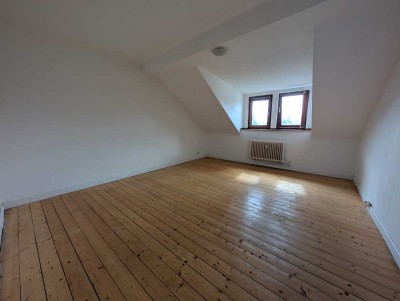 Schöne 3-Zimmer-Dachgeschosswohnung im Herzen von Troisdorf