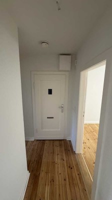 Sanierte 2 Zimmer Wohnung mit modernem Duschbad