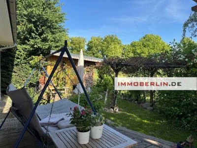IMMOBERLIN.DE - Wunderbarer Bungalow mit großem Sonnengarten in ländlicher Wohlfühllage