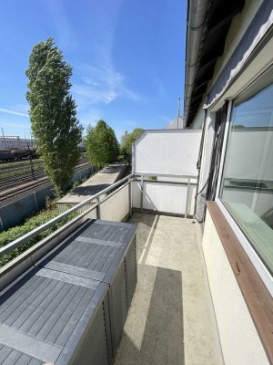 TOP! Bad neu! 2 Zimmer, Balkon und Einbauküche!