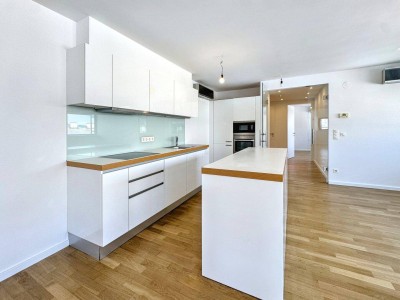 3-Zimmer DG-Wohnung mit Terrasse im Stilaltbau - Nähe Karmelitermarkt