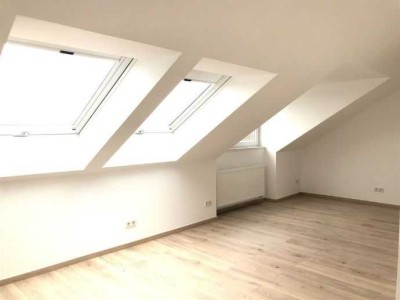 Zu vermieten ++lichtdurchflutete Dachwohnung++ ca. 32 qm in Veitshöchheim