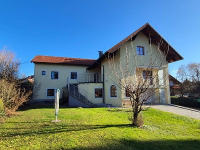 ZWEIFAMILIENHAUS MIT VIELEN MÖGLICHKEITEN UND GROSSEM GRUNDSTÜCK