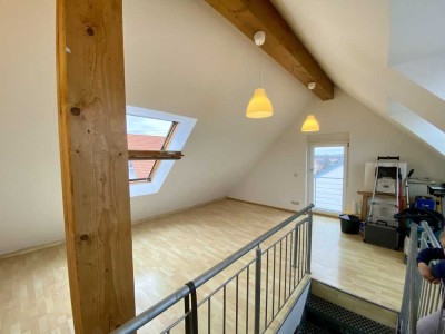 Helle 2,5-Zimmer-Maisonette-Wohnung mit Balkon und EBK in Lindach