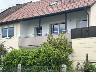 Komplett neurenovierte, sonnige 3 ZKB mit Balkon