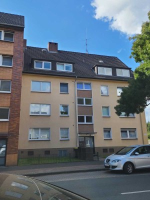 Attraktive 3,5-Zimmer-Dachgeschosswohnung mit Balkon und Garage