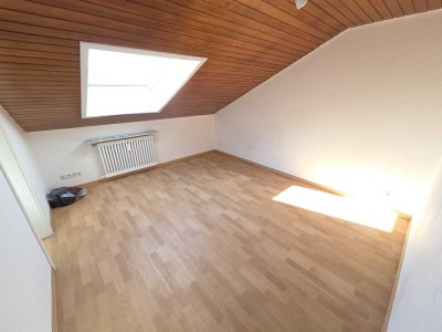 1,5-Zimmer-DG-Wohnung in Karlsruhe neu möbliert
