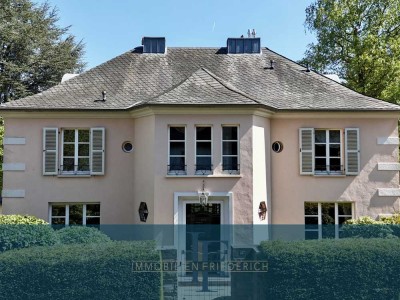 FRIEDERICH: Klassische Villa in bester Aachener Südviertel-Lage auf traumhaftem Grundstück
