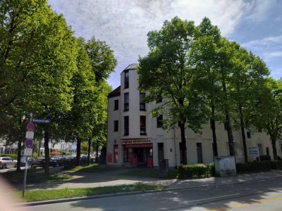 Nymphenburg :sofort beziehbare   -helle , gut geschnittene 3 Zi.  Atrium Wohnung