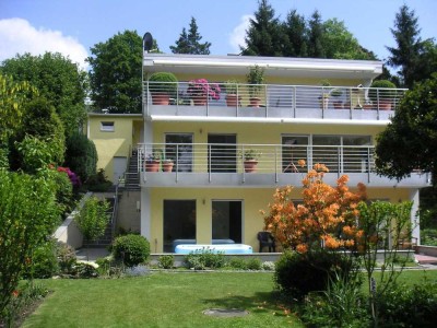 Sonnige 2/3 Zimmer Gartengeschoss-Wohnung mit großer Terrasse in ruhiger Lage