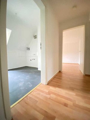 ***Singles oder Paare aufgepaßt!!! Einziehen und Wohlfühlen***Gemütliche 3-Zimmer-DG-Wohnung***
