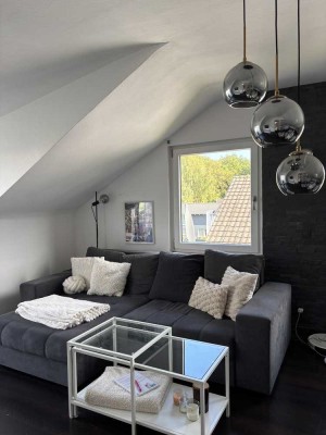 Schöne 2-Zimmer-Dachgeschosswohnung mit Balkon in Köln-Grengel