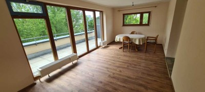 Top-sanierte 2-Zimmer-Penthousewohnung im Betreuten Wohnen mit toller Aussicht