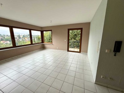 � Helle 2-Zimmer-Wohnung mit Weitblick  Balkon und EBK in Pforzheim