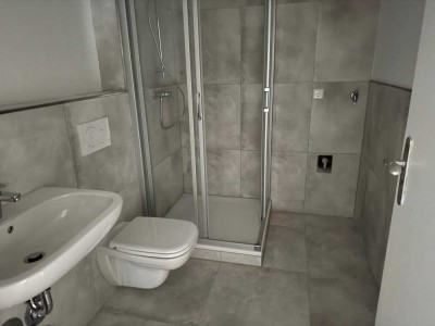 TOP! Schöne 2 Zimmer-Wohnung mit neuem Bad, Balkon und Einbauküche!