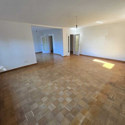 Große 4,5 Zimmer Wohnung, stadtnah, ruhig und sonnig gelegen im Peukinger Weg