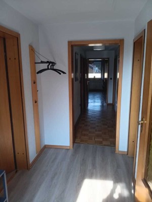 Möblierte 3-Zimmer-Dachgeschosswohnung in Rosdorf
