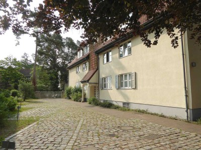 Klopstockstraße – Charmantes Wohnhaus nahe Schlachtensee – EG-Wohnung im Grünen – mit Terrasse