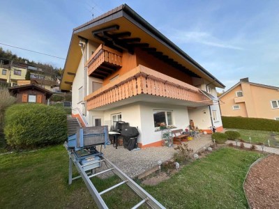5,5 Zimmer-Wohnung in einem Zweifamilienhaus in unverbaubarer Aussichtslage.