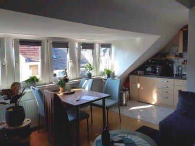 Charmante Dachgeschosswohnung am Wasserturm – ideal für Einzelpersonen, Studierende und Azubis