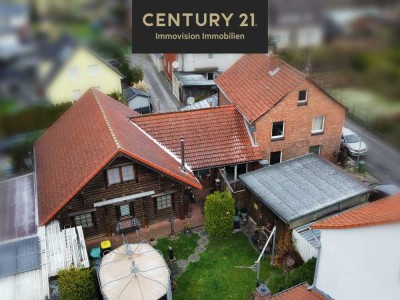 Charmantes Investment-Duo: Massives Zweifamilienhaus & Holzbohlenhaus EEK A+