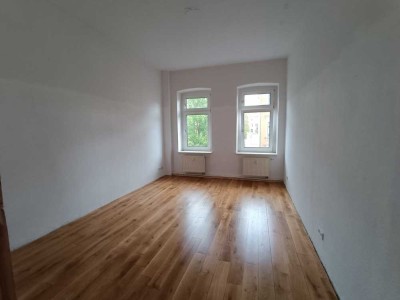 Hochwertig sanierte 2-Zimmer-Wohnung mit riesiger Wohnküche