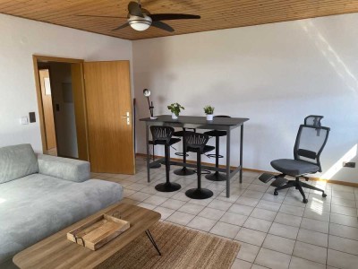 GEPFLEGTE, TEILMÖBLIERTE DG-WOHNUNG IN RUHIGER LAGE!